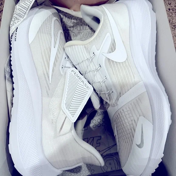 Nike Air Zoom Pegasus 39 Flyease Triple white 9.5 display picture 3